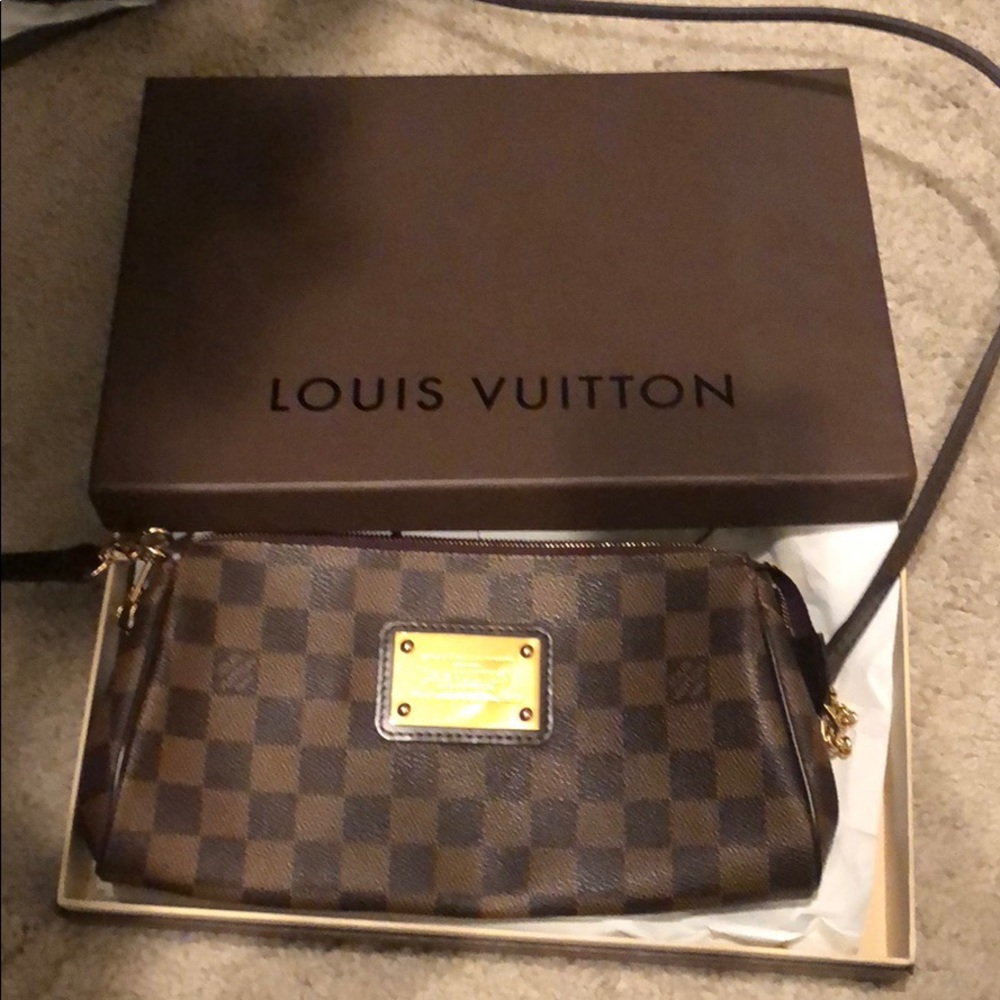 Louis Vuitton Eva Clutch (excellent condition)